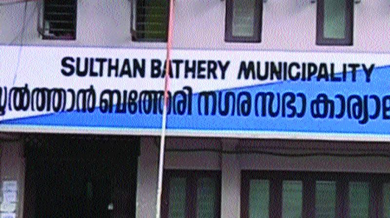 ഷഹല ഷെറിൻെറ മരണം; സുൽത്താൻ ബത്തേരി മുനിസിപ്പാലിറ്റിയിൽ കൂട്ടരാജി